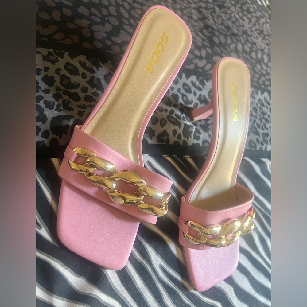 💗 SODA Pink Chain Women’s Heels Size 9💗